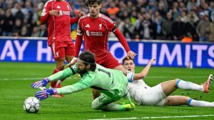 Dominik Szoboszlai berhasil memecah kebuntuan lewat penyelesaian matang di menit 45+1.